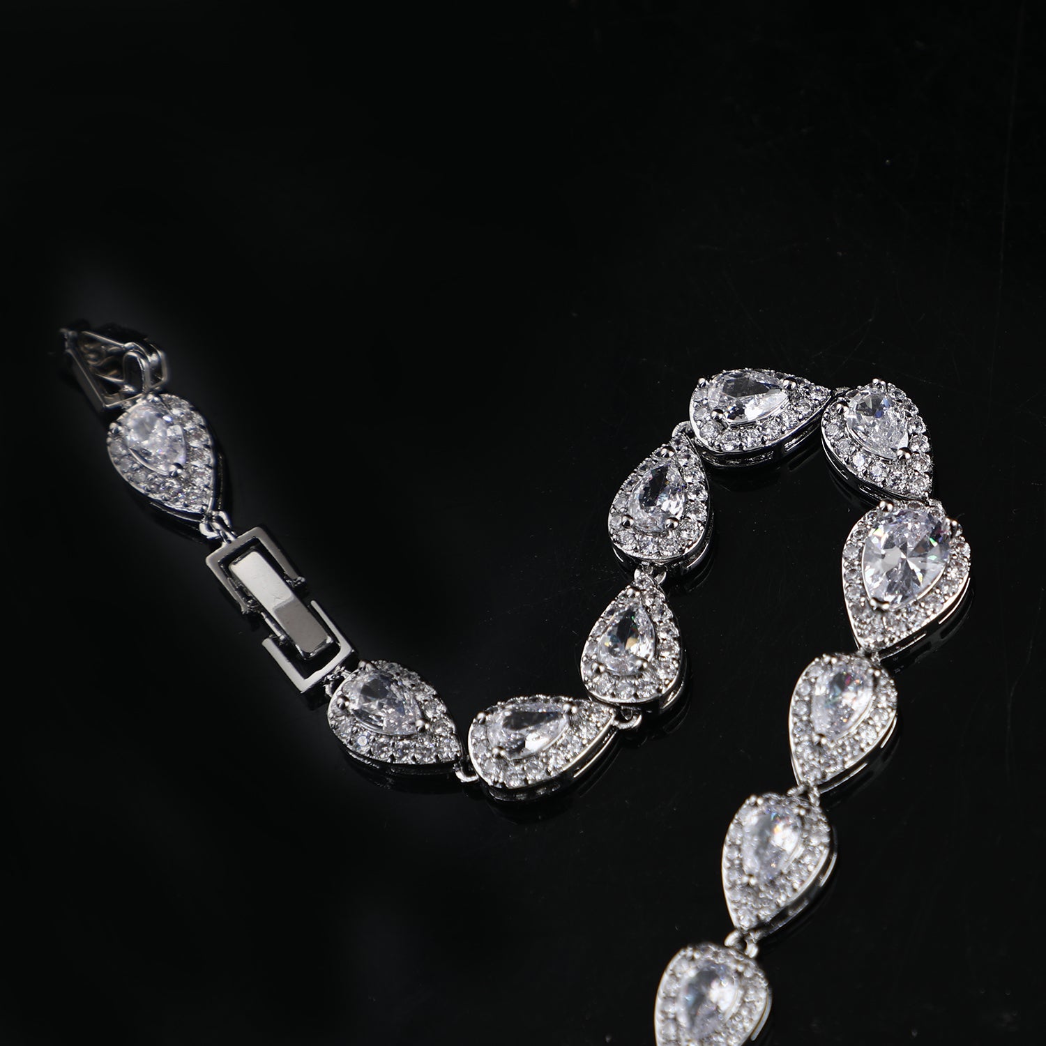 BRANSOLETKA TEAR [CLEAR]